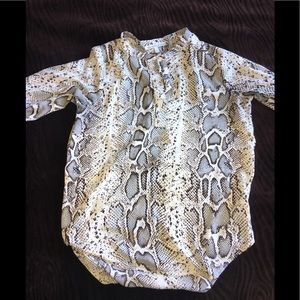Light short long animal print blouse top size s